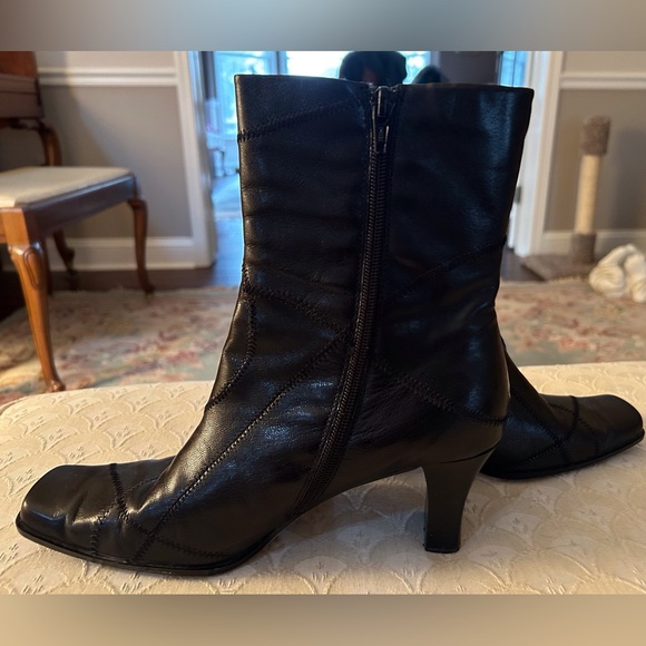 Liz Claiborne Black Leather Kelso Heeled Ankle Boots - Picture 11 of 14